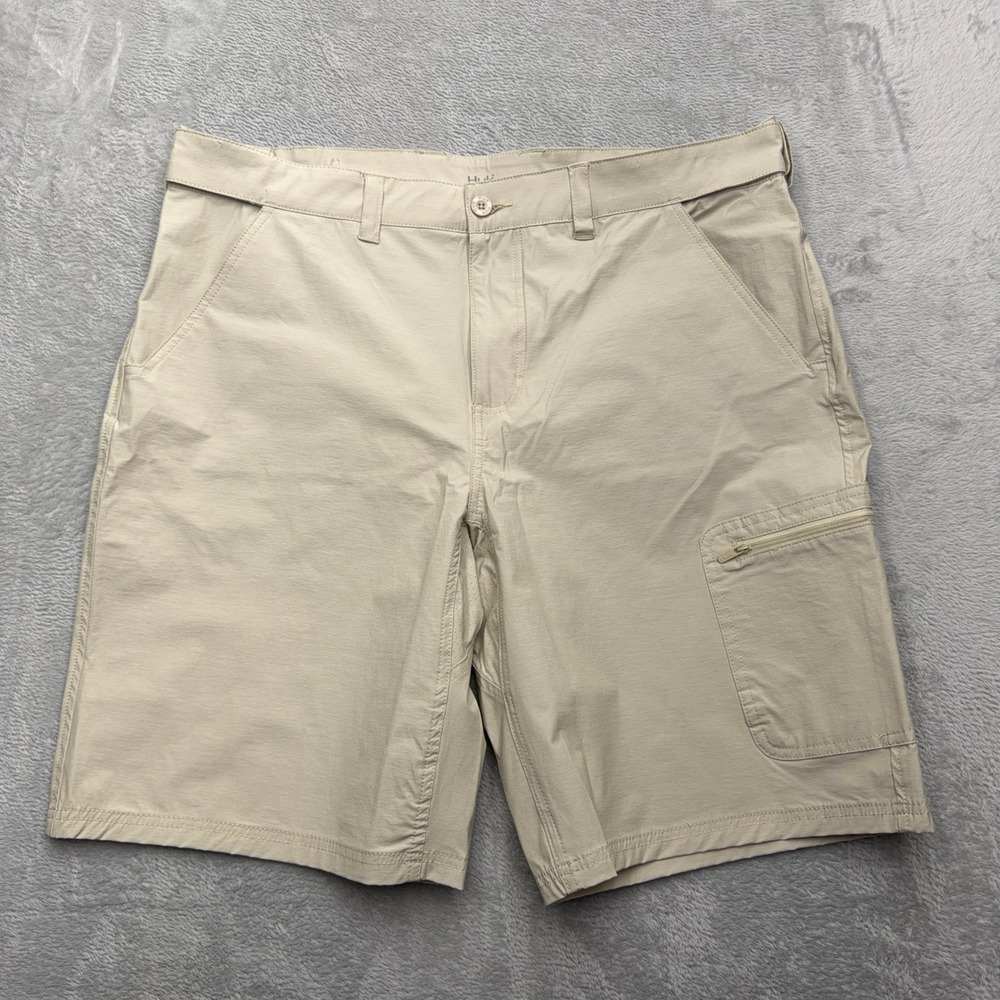 Huk Shorts Mens XL Tan Performance Fishing Cargo Stretch Breathable Flat Front